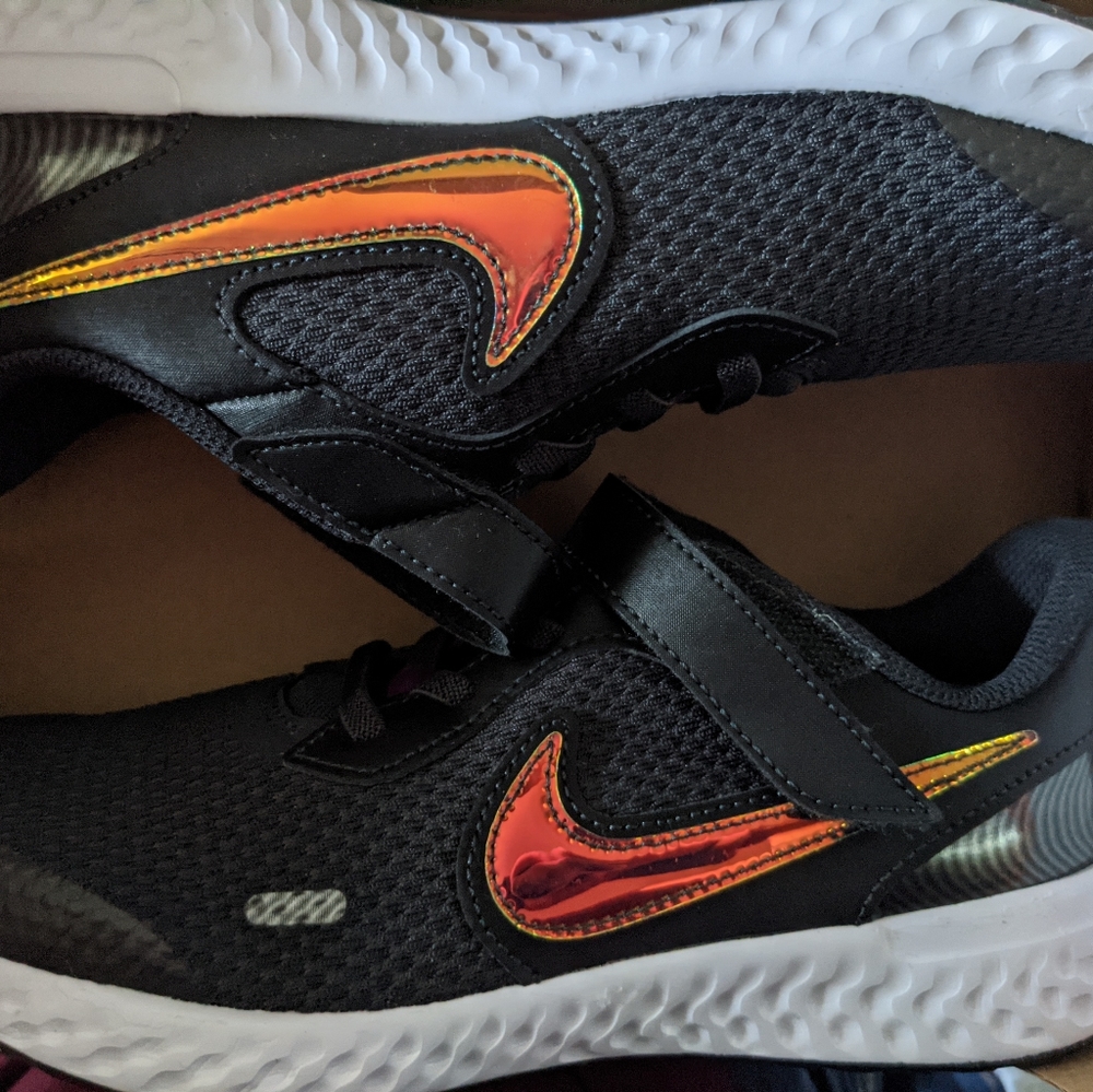 Nike revolution girls sneaker size 3